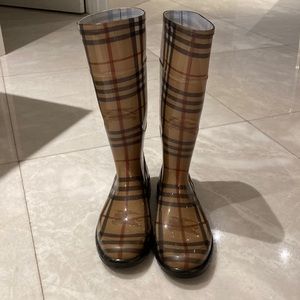 Burberry Rain Boots. Size 37. Worn Twice. Excellent Condition.